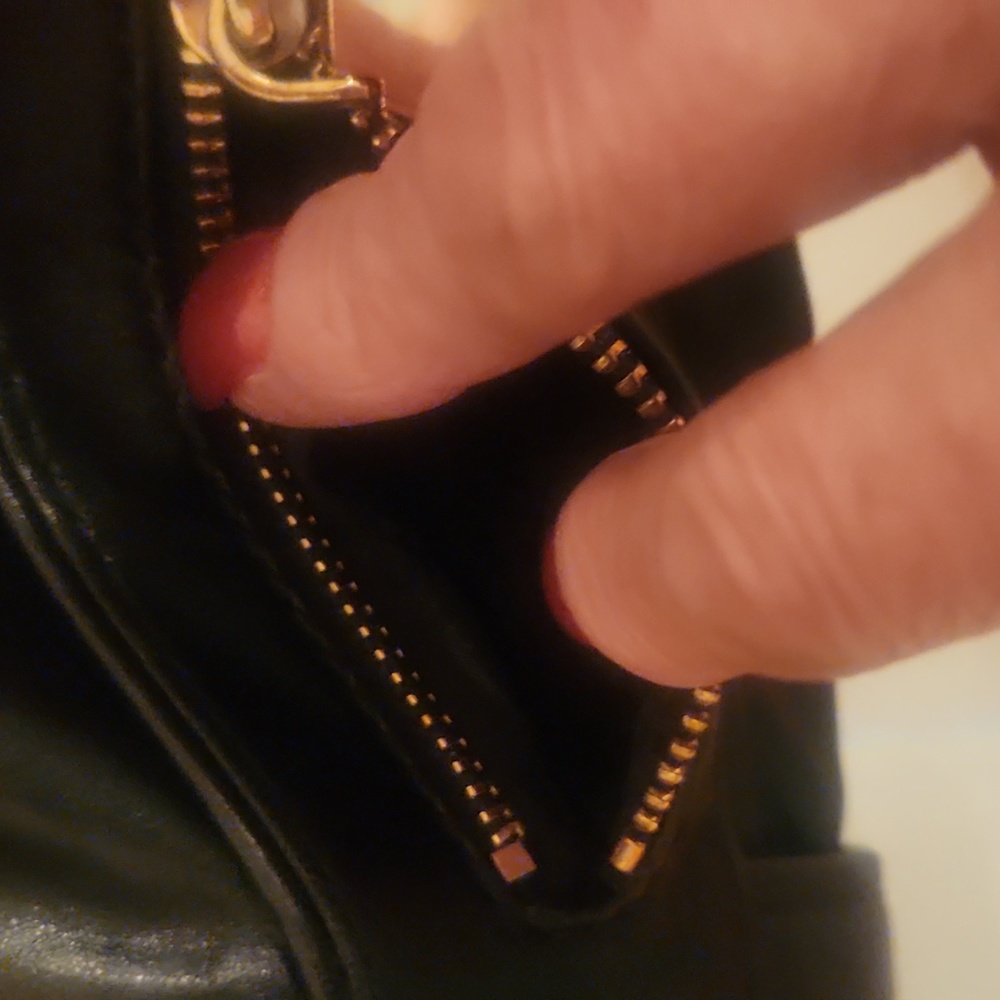 Handbag - Picture 3 of 4